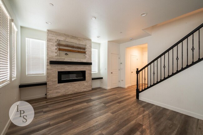 Foto del edificio - Fresno SouthEast Home, Gated Community, Clovis Unified School District, 3BR/2.5BA - Lots of Ameni...