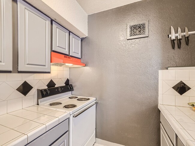 Building Photo - Charming 1BR Townhome in Capitol Hill