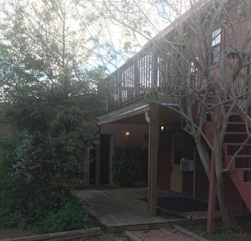 401 E Miller St, Dilley, TX 78017 Apartments in Dilley, TX