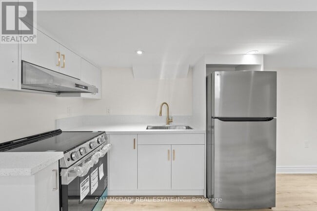 Building Photo - 904 Somerville Terrace