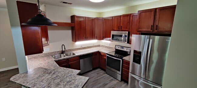 Building Photo - 3001 Greystone Pt