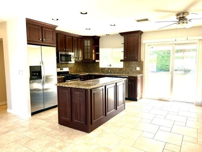 Foto del edificio - NOW AVAILABLE!! Lovely 4 Bedroom Home In P...