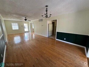 Building Photo - 3008 NW 69th Ct