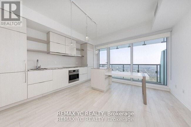 Building Photo - 197 Yonge St