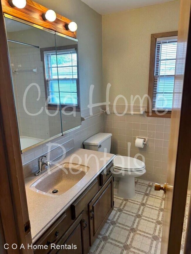 Foto del edificio - 3 br, 1 bath House - 2243 S. Dellrose