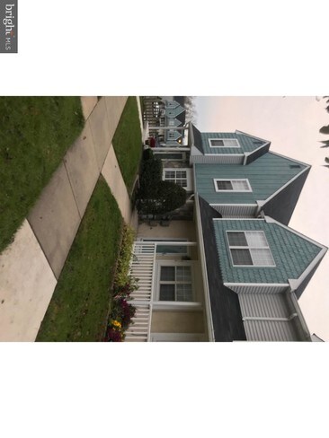 Building Photo - 1014 Hillsboro Ct