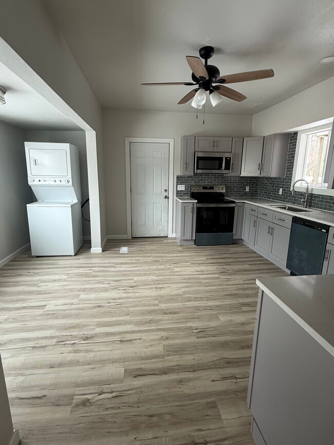 Building Photo - 414 Lincoln St