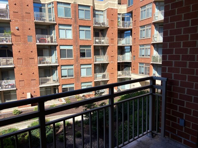 Foto del edificio - 3600 S Glebe Rd