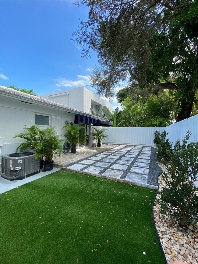 Foto del edificio - 2356 SW 16th Ave