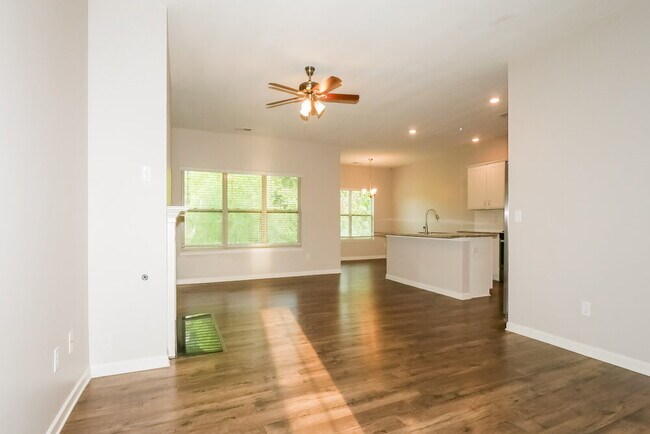 Building Photo - 445 Beau Tisdale Dr