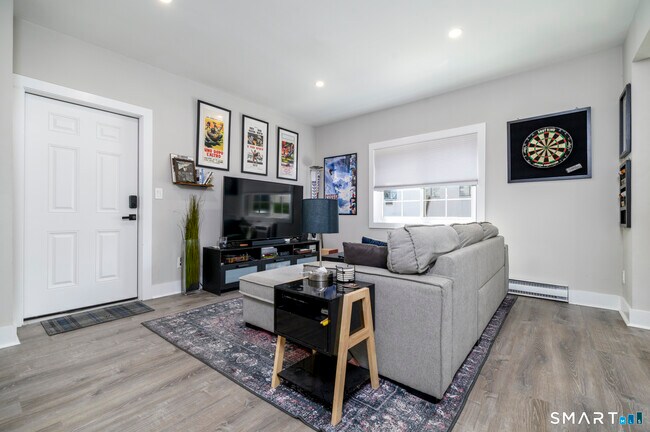 Foto del edificio - 750 Cove Rd