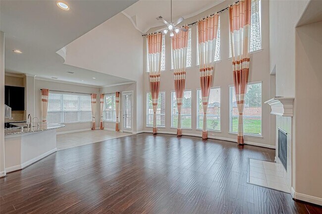 Foto del edificio - 25719 Oakwood Knoll Dr