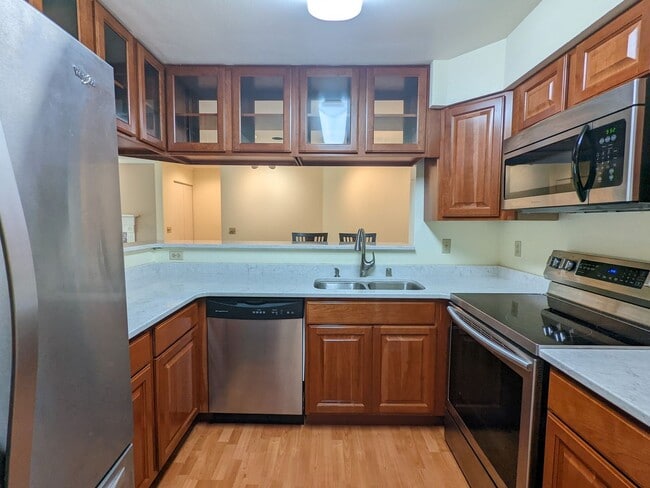 Building Photo - 921 Harbor House Dr