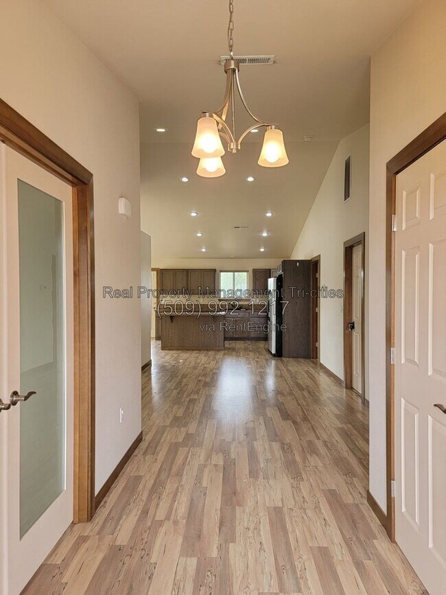Foto del edificio - 689 Tanglewood Dr