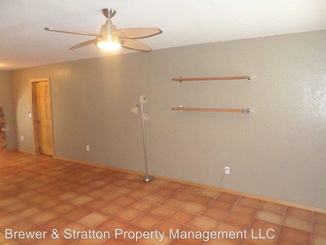 Building Photo - 3936 S Westfall Ave