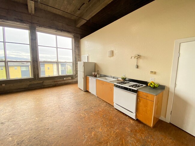 Building Photo - Advent- Amazing Loft In Clawson District o...