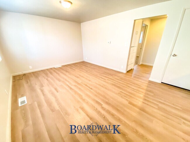 Building Photo - 253 E Crestone Ave