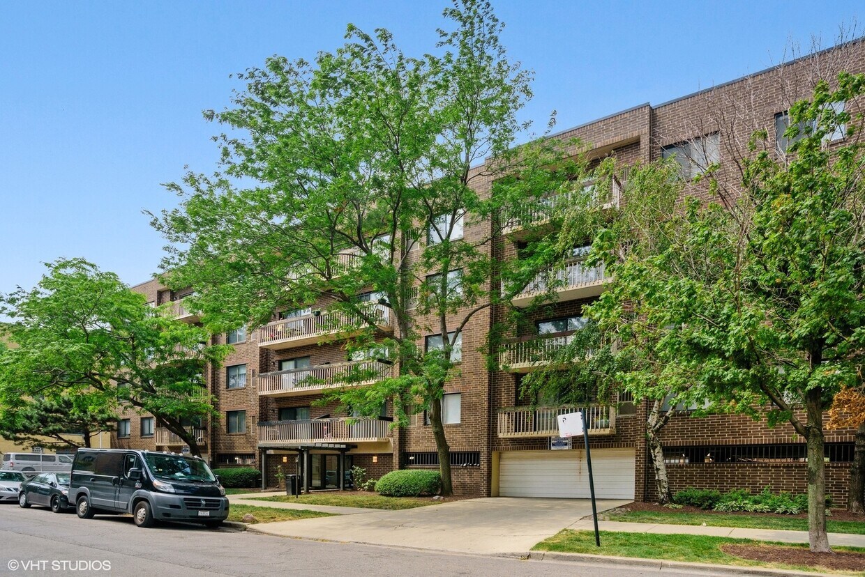 Primary Photo - 6102 N Sheridan Rd