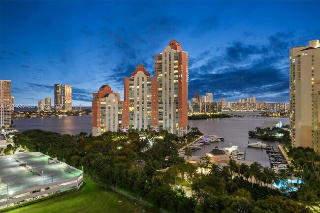 Foto del edificio - 3300 NE 191st St