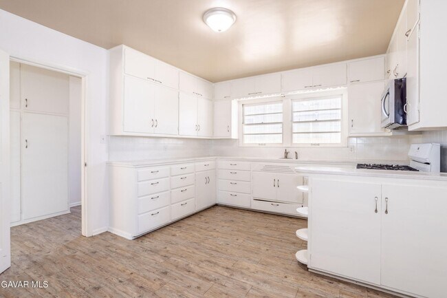 Foto del edificio - 44632 Fern Ave