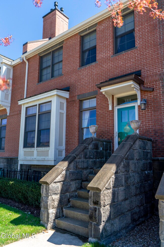 Foto del edificio - 164 High Rock Ave