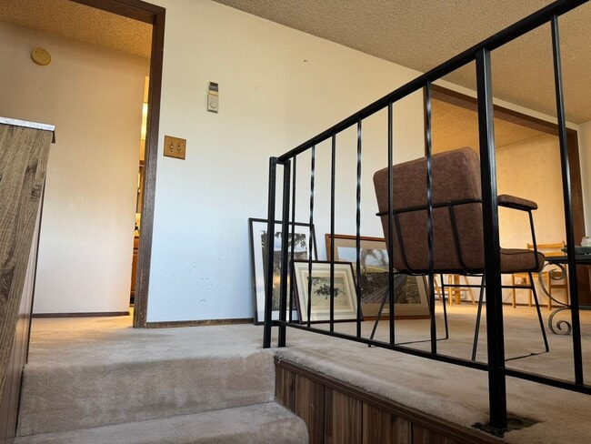 Building Photo - 624 E Milky Way Dr