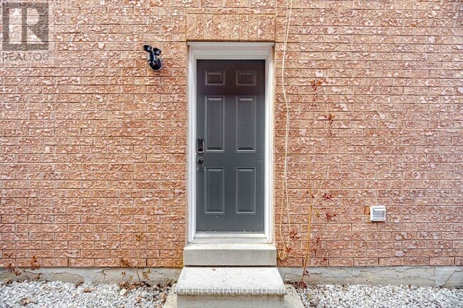 Building Photo - 3277 Paul Henderson Dr