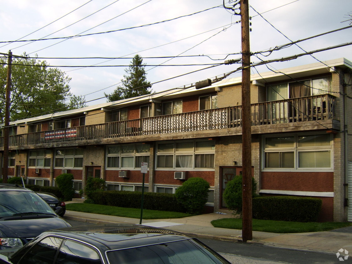 Primary Photo - 1 Duryea Pl