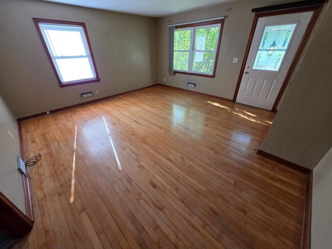 Building Photo - 513 Putnam Dr
