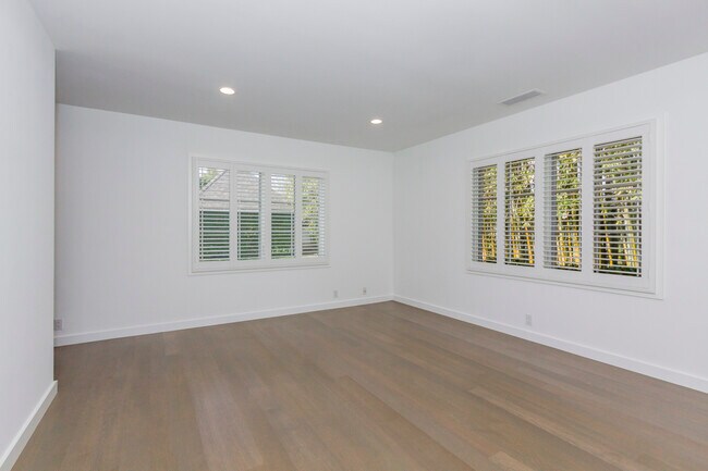 Building Photo - 844 Toyopa Dr