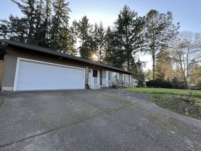 Foto del edificio - Luxury Corner-Lot Retreat in the Heart of Beaverton with Stone Accents, Chef’s Kitchen & Private ...