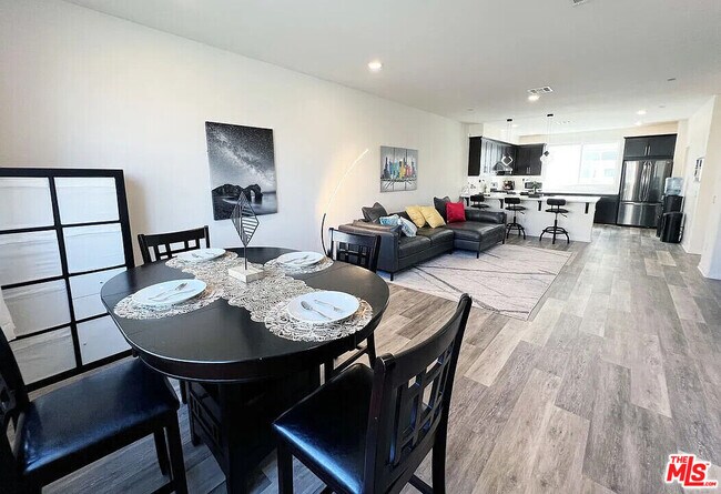 Foto del edificio - 14430 Strawberry Ln
