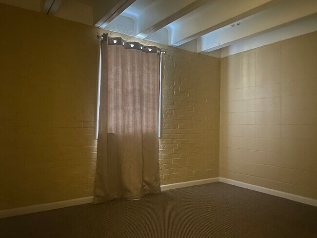 Building Photo - Hill House Apt 15