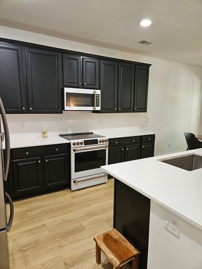 Building Photo - Park West Town Home
