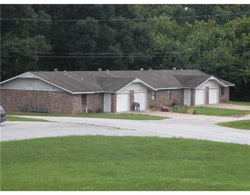 Building Photo - 219-221 Brook Lynn Dr