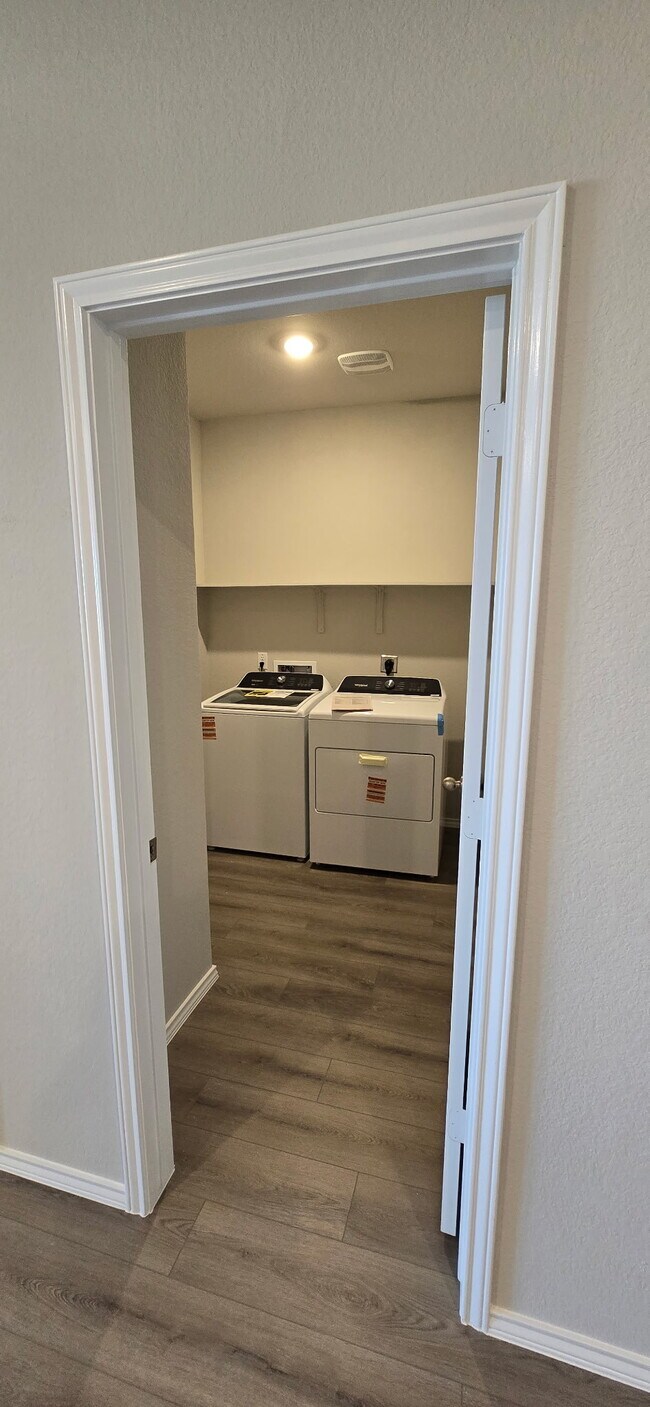 Building Photo - 1123 Stone Vly Rd