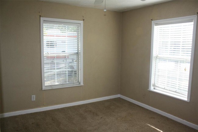 Building Photo - 3020 Chippewa Trail