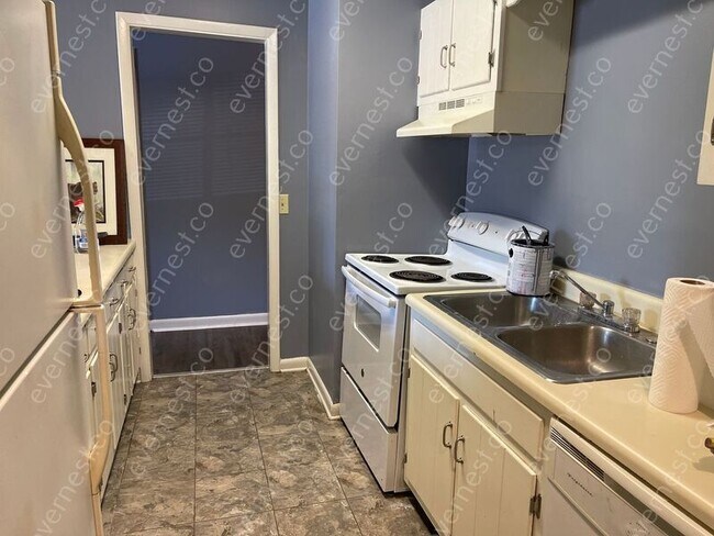 Foto del edificio - 8881 Millard Lee Ln