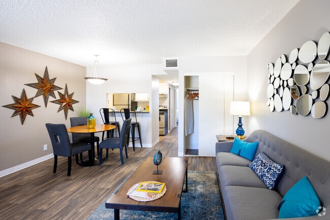 1BD, 1BA - 541SF - Living Room - The Retreat at Candelaria