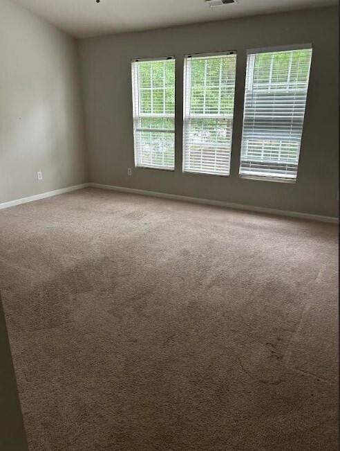 Building Photo - Stunning 4-bedroom, 2.5-bathroom home loca...