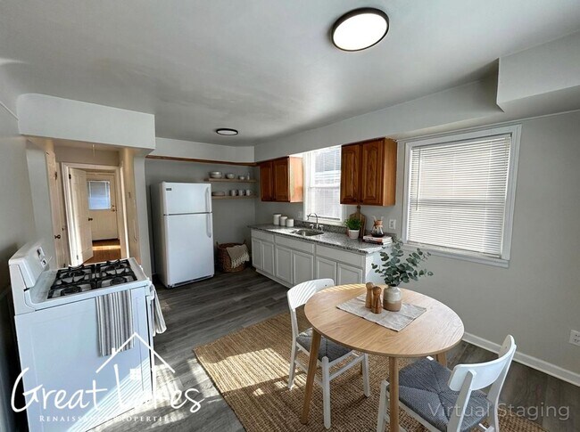 Foto del edificio - Charming 3 Bedroom 1 Bathroom now available for rent