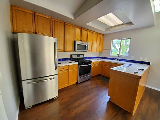Foto del edificio - 645 Ocean View Ave