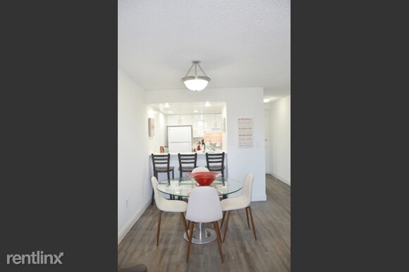 Foto del edificio - 2 br, 2 bath  - 1339 W 49th Pl