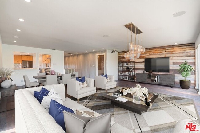 Building Photo - 4075 Los Nietos Dr