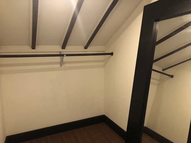 Foto del edificio - 629 N College Ave