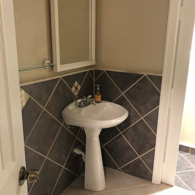 Foto del edificio - 13426 Conklin Ln
