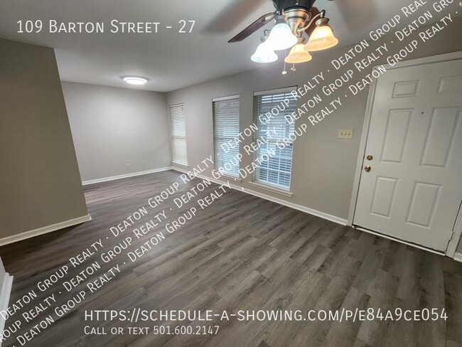 Foto del edificio - Welcome Home to 109 Barton #27 in Little R...