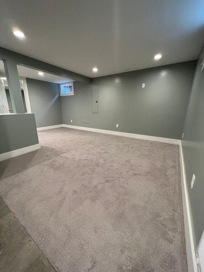 Living Room - 9438 N Portsmouth Ave