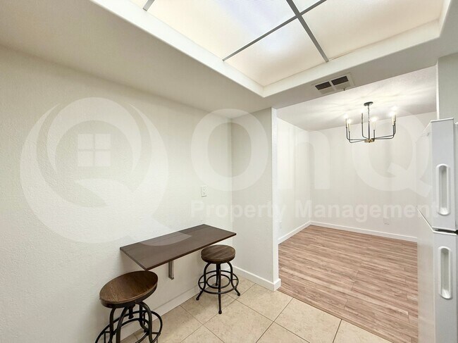 Foto del edificio - 1340 N Recker Rd