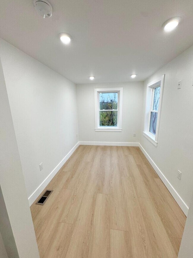 Foto del edificio - 116 E Huntingdon St